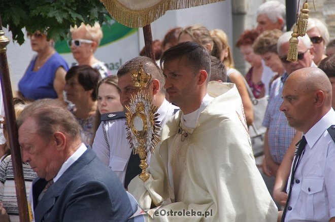 Procesja Bożego Ciała w sanktuarium pw. św. Antoniego Padewskiego w Ostrołęce [15.06.2017] - zdjęcie #46 - eOstroleka.pl