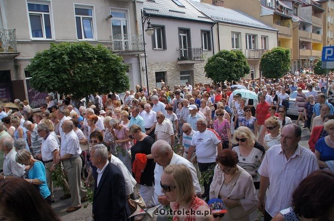 Procesja Bożego Ciała w sanktuarium pw. św. Antoniego Padewskiego w Ostrołęce [15.06.2017] - zdjęcie #41 - eOstroleka.pl