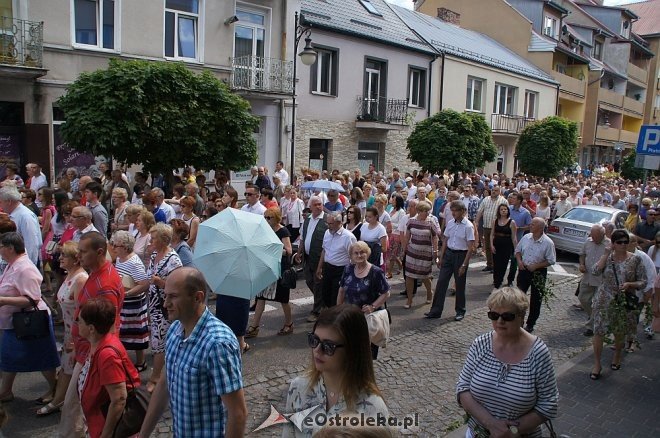 Procesja Bożego Ciała w sanktuarium pw. św. Antoniego Padewskiego w Ostrołęce [15.06.2017] - zdjęcie #35 - eOstroleka.pl