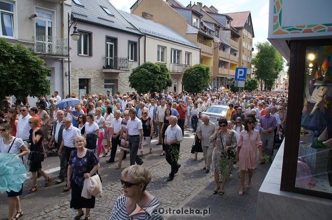 Procesja Bożego Ciała w sanktuarium pw. św. Antoniego Padewskiego w Ostrołęce [15.06.2017] - zdjęcie #34 - eOstroleka.pl