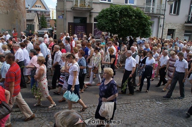 Procesja Bożego Ciała w sanktuarium pw. św. Antoniego Padewskiego w Ostrołęce [15.06.2017] - zdjęcie #32 - eOstroleka.pl