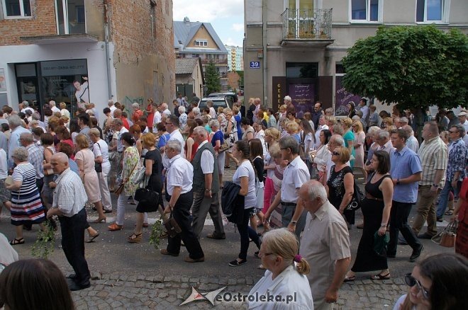 Procesja Bożego Ciała w sanktuarium pw. św. Antoniego Padewskiego w Ostrołęce [15.06.2017] - zdjęcie #26 - eOstroleka.pl