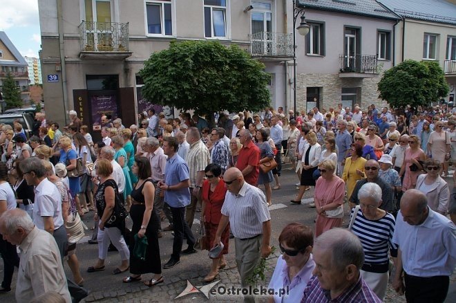 Procesja Bożego Ciała w sanktuarium pw. św. Antoniego Padewskiego w Ostrołęce [15.06.2017] - zdjęcie #25 - eOstroleka.pl