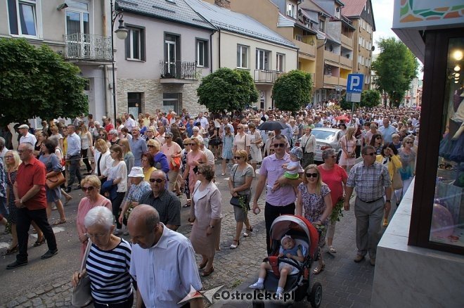Procesja Bożego Ciała w sanktuarium pw. św. Antoniego Padewskiego w Ostrołęce [15.06.2017] - zdjęcie #24 - eOstroleka.pl