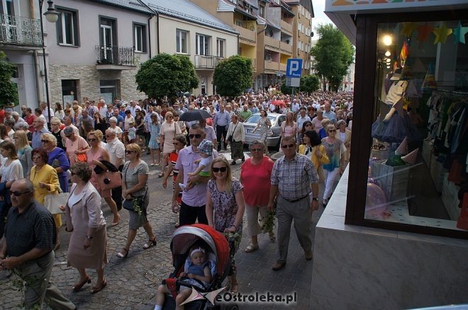 Procesja Bożego Ciała w sanktuarium pw. św. Antoniego Padewskiego w Ostrołęce [15.06.2017] - zdjęcie #23 - eOstroleka.pl
