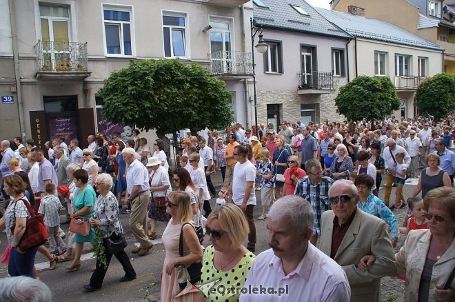 Procesja Bożego Ciała w sanktuarium pw. św. Antoniego Padewskiego w Ostrołęce [15.06.2017] - zdjęcie #17 - eOstroleka.pl