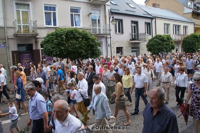 Procesja Bożego Ciała w sanktuarium pw. św. Antoniego Padewskiego w Ostrołęce [15.06.2017] - zdjęcie #15 - eOstroleka.pl