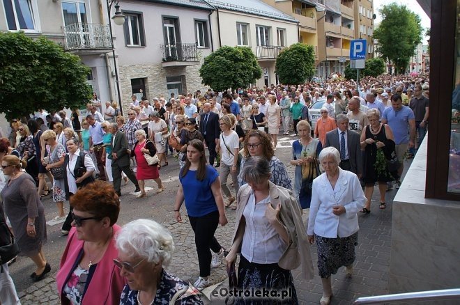 Procesja Bożego Ciała w sanktuarium pw. św. Antoniego Padewskiego w Ostrołęce [15.06.2017] - zdjęcie #13 - eOstroleka.pl
