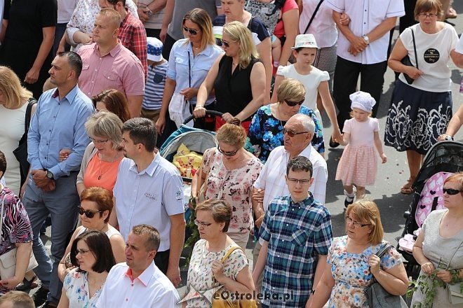 Boże Ciało 2017 w parafii pw. Zbawiciela Świata [15.06.2017] - zdjęcie #48 - eOstroleka.pl