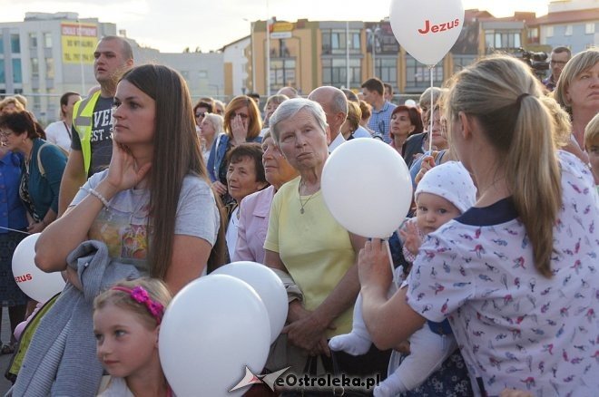 Koncert uwielbienia „Zjednoczeni dla Miłości” po raz trzeci w Ostrołęce [WIDEO, ZDJĘCIA] - zdjęcie #7 - eOstroleka.pl