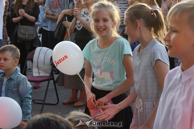 Koncert uwielbienia „Zjednoczeni dla Miłości” po raz trzeci w Ostrołęce [WIDEO, ZDJĘCIA] - zdjęcie #12 - eOstroleka.pl