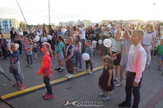Koncert uwielbienia „Zjednoczeni dla Miłości” po raz trzeci w Ostrołęce [WIDEO, ZDJĘCIA] - zdjęcie #13 - eOstroleka.pl