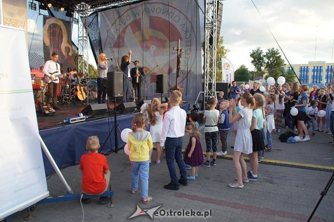 Koncert uwielbienia „Zjednoczeni dla Miłości” po raz trzeci w Ostrołęce [WIDEO, ZDJĘCIA] - zdjęcie #17 - eOstroleka.pl