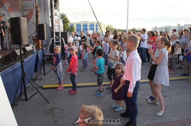 Koncert uwielbienia „Zjednoczeni dla Miłości” po raz trzeci w Ostrołęce [WIDEO, ZDJĘCIA] - zdjęcie #33 - eOstroleka.pl