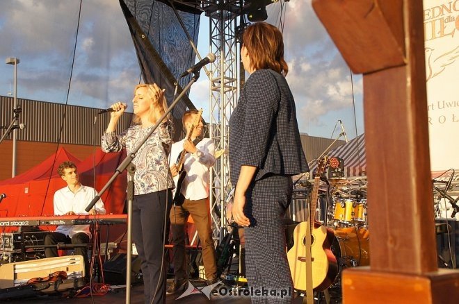 Koncert uwielbienia „Zjednoczeni dla Miłości” po raz trzeci w Ostrołęce [WIDEO, ZDJĘCIA] - zdjęcie #58 - eOstroleka.pl
