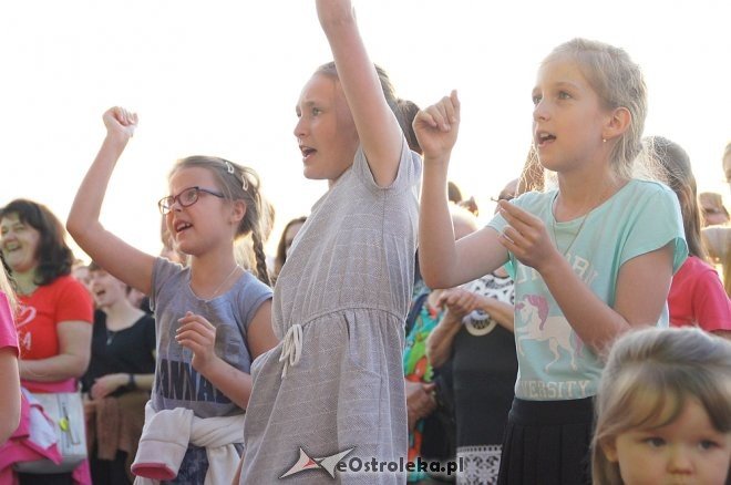 Koncert uwielbienia „Zjednoczeni dla Miłości” po raz trzeci w Ostrołęce [WIDEO, ZDJĘCIA] - zdjęcie #83 - eOstroleka.pl