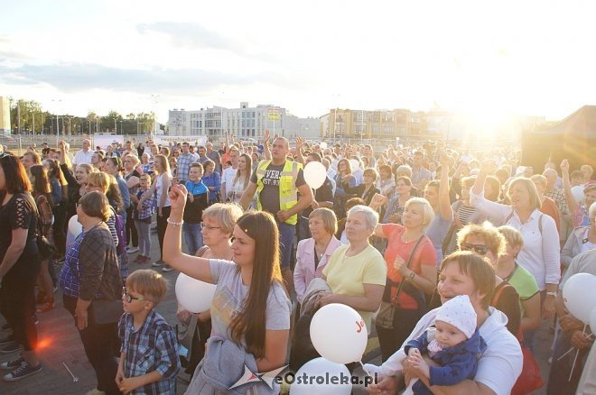 Koncert uwielbienia „Zjednoczeni dla Miłości” po raz trzeci w Ostrołęce [WIDEO, ZDJĘCIA] - zdjęcie #101 - eOstroleka.pl