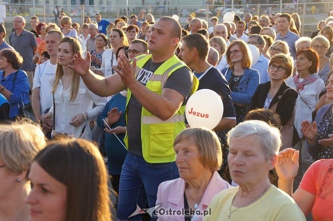 Koncert uwielbienia „Zjednoczeni dla Miłości” po raz trzeci w Ostrołęce [WIDEO, ZDJĘCIA] - zdjęcie #102 - eOstroleka.pl