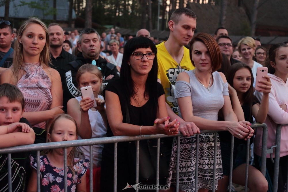 Wesele Kurpiowskie 2017: Koncert zespołu Łzy [18.06.2017] - zdjęcie #27 - eOstroleka.pl