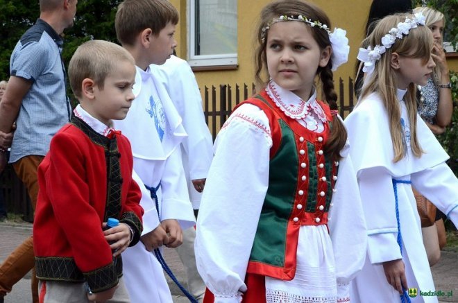 Procesja Bożego Ciała w Kadzidle [15.06.2017] - zdjęcie #17 - eOstroleka.pl