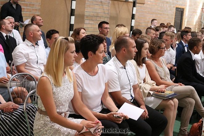 Zakończenie roku szkolnego III klas Gimnazjum nr 1 [22.06.2017] - zdjęcie #41 - eOstroleka.pl