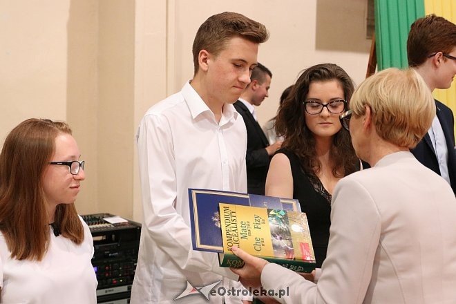 Zakończenie roku szkolnego III klas Gimnazjum nr 1 [22.06.2017] - zdjęcie #24 - eOstroleka.pl