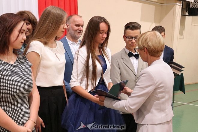 Zakończenie roku szkolnego III klas Gimnazjum nr 1 [22.06.2017] - zdjęcie #18 - eOstroleka.pl