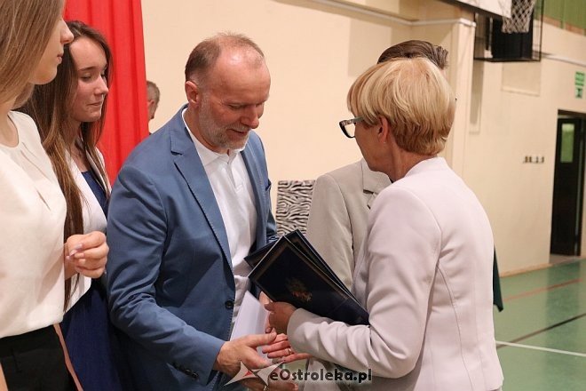 Zakończenie roku szkolnego III klas Gimnazjum nr 1 [22.06.2017] - zdjęcie #17 - eOstroleka.pl