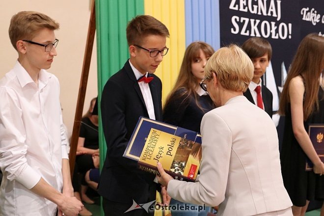 Zakończenie roku szkolnego III klas Gimnazjum nr 1 [22.06.2017] - zdjęcie #8 - eOstroleka.pl