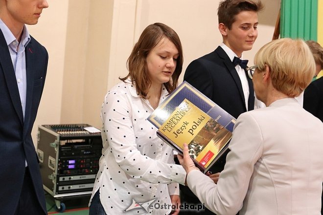 Zakończenie roku szkolnego III klas Gimnazjum nr 1 [22.06.2017] - zdjęcie #5 - eOstroleka.pl