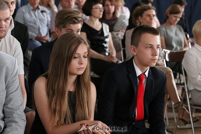 Zakończenie roku szkolnego III klas Gimnazjum nr 2 [22.06.2017] - zdjęcie #27 - eOstroleka.pl