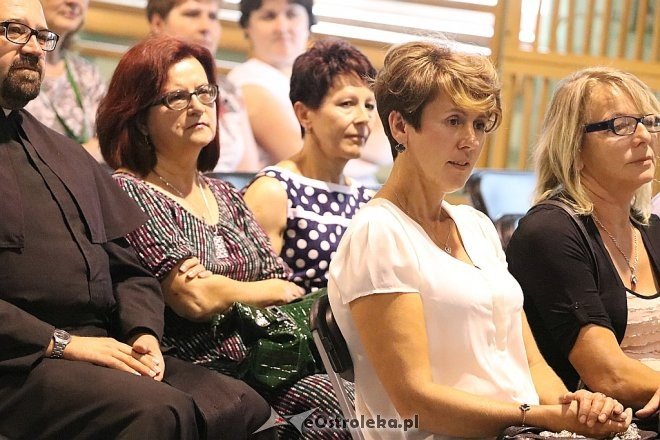 Zakończenie roku szkolnego III klas gimnazjum Zespołu Szkół nr  4 [22.06.2017] - zdjęcie #55 - eOstroleka.pl