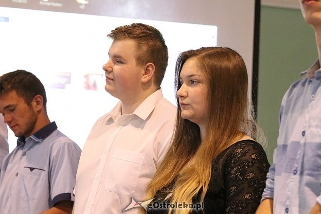 Zakończenie roku szkolnego III klas gimnazjum Zespołu Szkół nr  4 [22.06.2017] - zdjęcie #16 - eOstroleka.pl