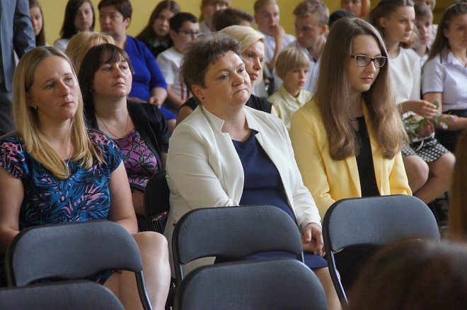 Zakończenie roku klas III w Gimnazjum nr 3 [22.06.2017] - zdjęcie #24 - eOstroleka.pl