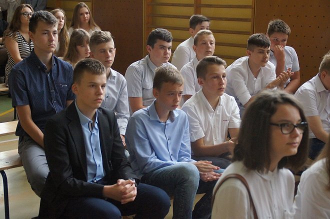 Zakończenie roku klas III w Gimnazjum nr 3 [22.06.2017] - zdjęcie #22 - eOstroleka.pl