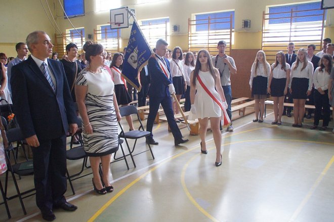 Zakończenie roku klas III w Gimnazjum nr 3 [22.06.2017] - zdjęcie #20 - eOstroleka.pl
