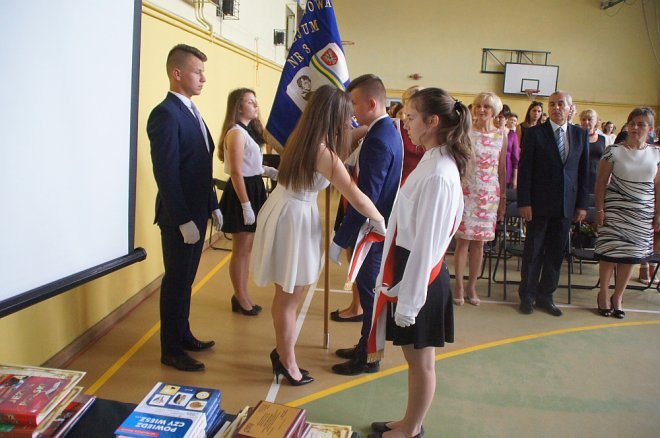 Zakończenie roku klas III w Gimnazjum nr 3 [22.06.2017] - zdjęcie #14 - eOstroleka.pl