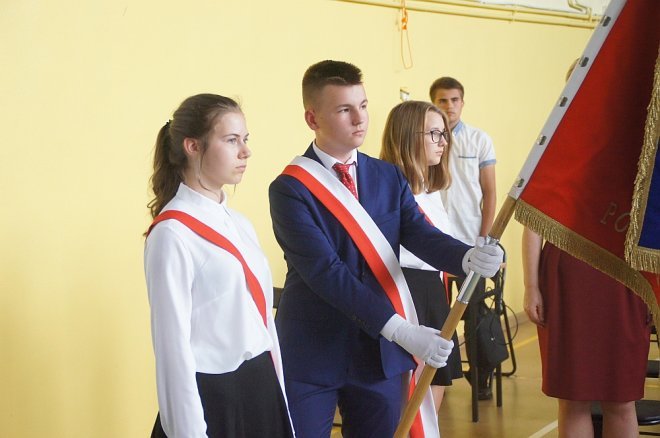 Zakończenie roku klas III w Gimnazjum nr 3 [22.06.2017] - zdjęcie #99 - eOstroleka.pl