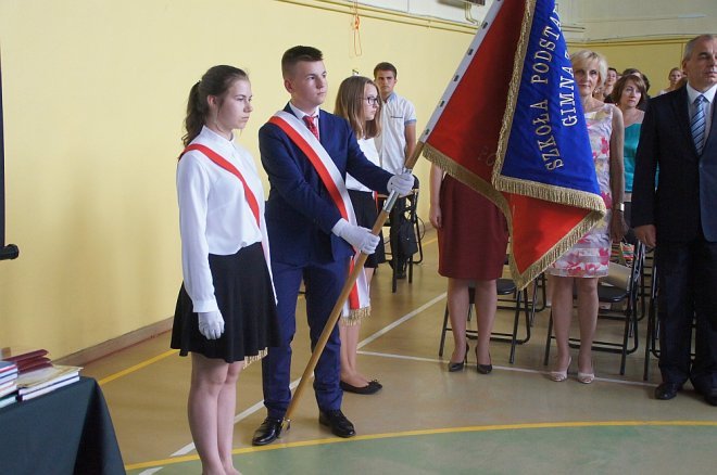 Zakończenie roku klas III w Gimnazjum nr 3 [22.06.2017] - zdjęcie #1 - eOstroleka.pl
