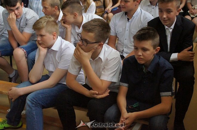 Zakończenie roku klas III w Gimnazjum nr 3 [22.06.2017] - zdjęcie #76 - eOstroleka.pl