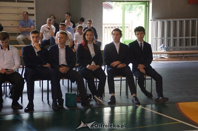 Zakończenie roku szkolnego klas III w Gimnazjum nr 5 [22.06.2017] - zdjęcie #6 - eOstroleka.pl