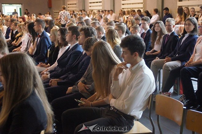 Zakończenie roku szkolnego klas III w Gimnazjum nr 5 [22.06.2017] - zdjęcie #94 - eOstroleka.pl