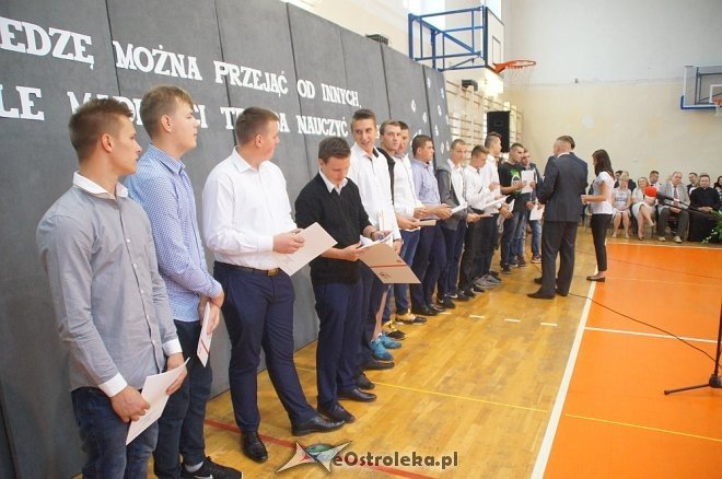 Zakończenie roku szkolnego 2016/2017 w ZSZ nr 1 [23.06.2017] - zdjęcie #1 - eOstroleka.pl