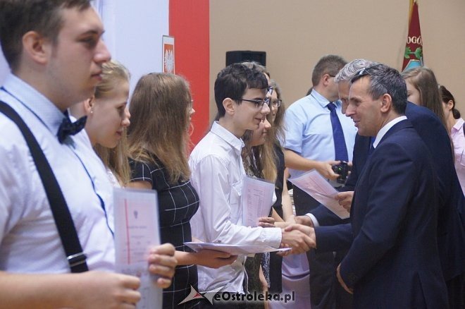 Zakończenie roku szkolnego 2016/2017 w II LO [23.06.2017] - zdjęcie #7 - eOstroleka.pl