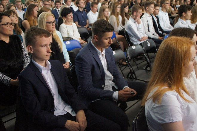 Zakończenie rok szkolnego 2016/2017 w I LO [23.06.2017] - zdjęcie #88 - eOstroleka.pl