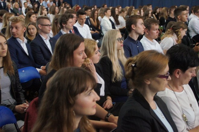 Zakończenie rok szkolnego 2016/2017 w I LO [23.06.2017] - zdjęcie #82 - eOstroleka.pl