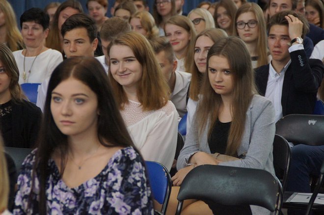 Zakończenie rok szkolnego 2016/2017 w I LO [23.06.2017] - zdjęcie #38 - eOstroleka.pl