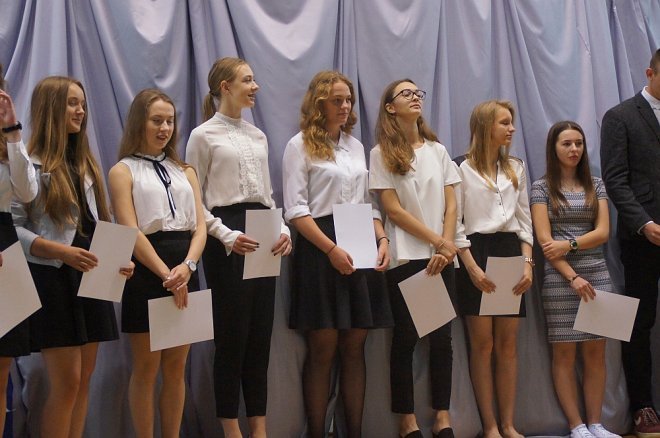 Zakończenie rok szkolnego 2016/2017 w I LO [23.06.2017] - zdjęcie #12 - eOstroleka.pl