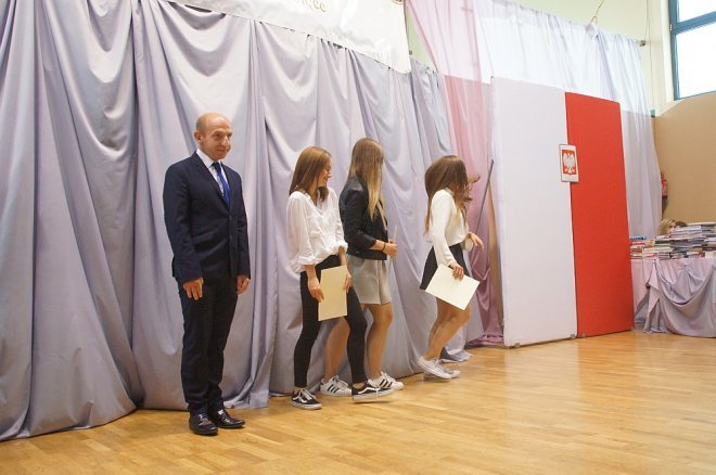 Zakończenie rok szkolnego 2016/2017 w I LO [23.06.2017] - zdjęcie #8 - eOstroleka.pl