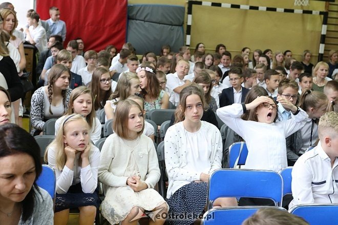 Zakończenie roku szkolnego w Szkole Podstawowej nr 1 [23.06.2017] - zdjęcie #17 - eOstroleka.pl